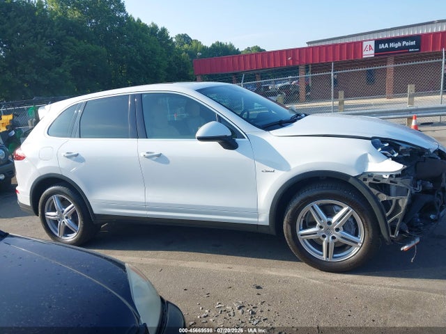 45669598 :رقم المزاد ، WP1AF2A25GLA40306 vin ، 2016 Porsche Cayenne Diesel مزاد بيع