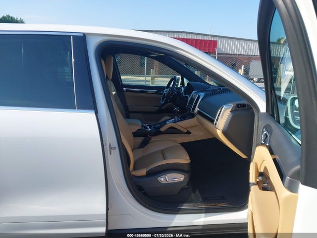 45669598 :رقم المزاد ، WP1AF2A25GLA40306 vin ، 2016 Porsche Cayenne Diesel مزاد بيع