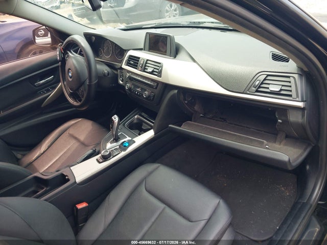 45669632 :رقم المزاد ، WBA3B1C5XF5A05836 vin ، 2015 Bmw 320i مزاد بيع