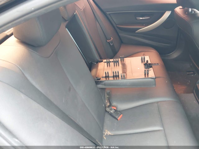 45669632 :رقم المزاد ، WBA3B1C5XF5A05836 vin ، 2015 Bmw 320i مزاد بيع