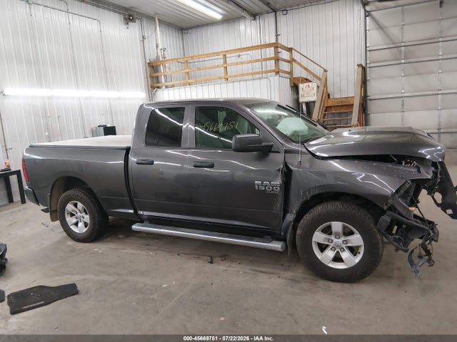 45669751 :رقم المزاد ، 1C6RR7FG8KS537711 vin ، 2019 Ram 1500 Classic Express  4x4 6'4 Box مزاد بيع