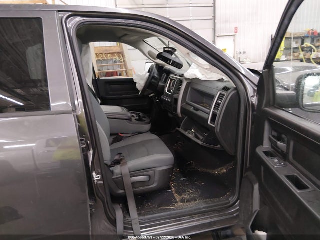 45669751 :رقم المزاد ، 1C6RR7FG8KS537711 vin ، 2019 Ram 1500 Classic Express  4x4 6'4 Box مزاد بيع