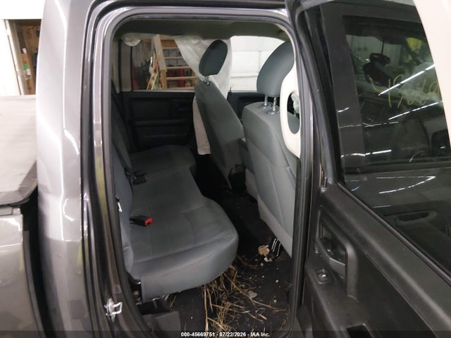 45669751 :رقم المزاد ، 1C6RR7FG8KS537711 vin ، 2019 Ram 1500 Classic Express  4x4 6'4 Box مزاد بيع