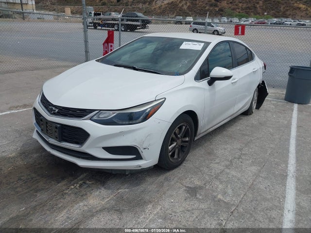 Chevrolet Cruze Lt Auto 2018 1G1BE5SM7J7179162 Image 2