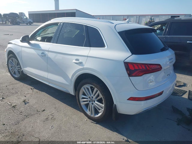 45670095 :رقم المزاد ، WA1CNAFY6J2227663 vin ، 2018 Audi Q5 2.0t Premium/2.0t Tech Premium مزاد بيع