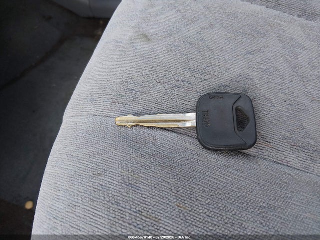 Продажа на аукционе авто 2000 Toyota Sienna Le, vin: 4T3ZF13C8YU302340, номер лота: 45670140