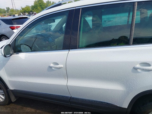 2016 Volkswagen Tiguan Se მანქანა იყიდება აუქციონზე, vin: WVGBV7AX7GW551785, აუქციონის ნომერი: 45670397