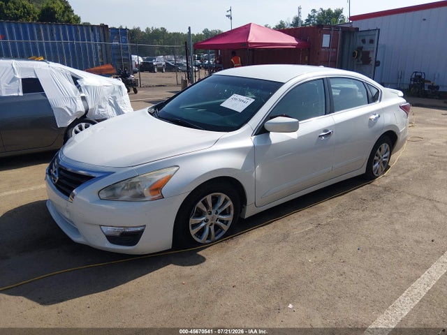 Nissan Altima 2.5 S 2015 1N4AL3AP7FC105804 Image 2