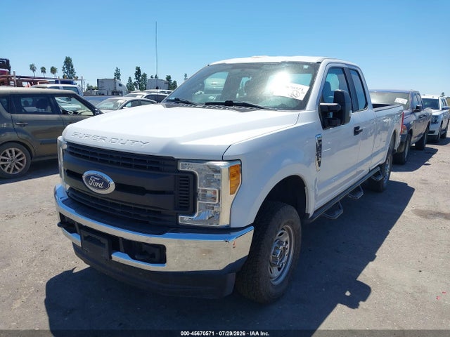 Ford F-250 Xl 2017 1FT7X2B6XHEE15056 Image 2