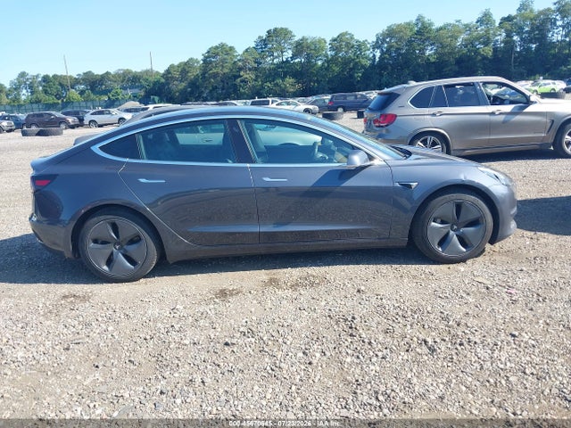 2020 Tesla Model 3 Standard Range Plus Rear-wheel Drive/standard Range Rear-wheel Drive მანქანა იყიდება აუქციონზე, vin: 5YJ3E1EAXLF736732, აუქციონის ნომერი: 45670645