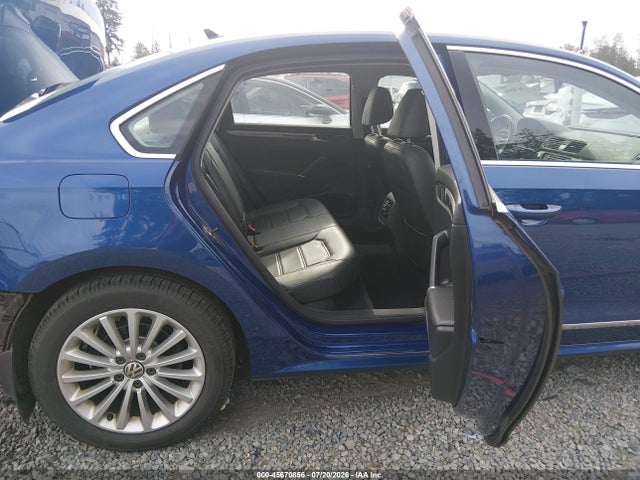 1VWBT7A32GC031757 Volkswagen Passat 1.8t Se