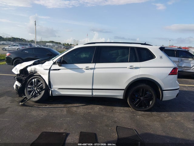 Aukcja sprzedaży 2022 Volkswagen Tiguan 2.0t Se R-line Black, vin: 3VVCB7AX2NM105270, numer aukcji: 45671026