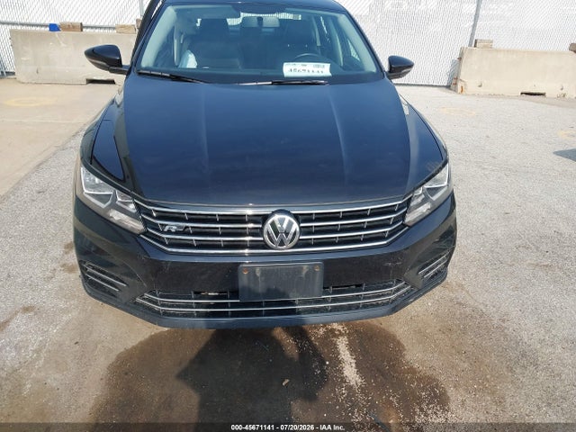2017 Volkswagen Passat 1.8t R-line მანქანა იყიდება აუქციონზე, vin: 1VWDT7A36HC080518, აუქციონის ნომერი: 45671141