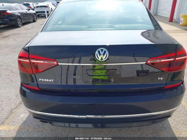 2017 Volkswagen Passat 1.8t R-line მანქანა იყიდება აუქციონზე, vin: 1VWDT7A36HC080518, აუქციონის ნომერი: 45671141