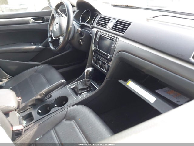 2017 Volkswagen Passat 1.8t R-line მანქანა იყიდება აუქციონზე, vin: 1VWDT7A36HC080518, აუქციონის ნომერი: 45671141