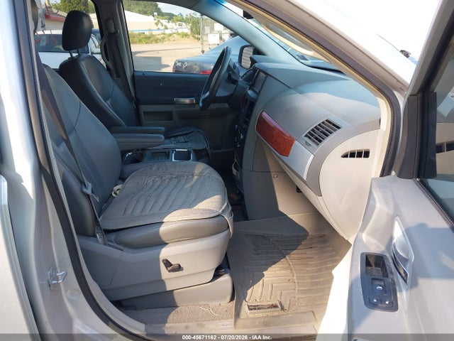 Продажа на аукционе авто 2008 Chrysler Town & Country Touring, vin: 2A8HR54P48R621765, номер лота: 45671162