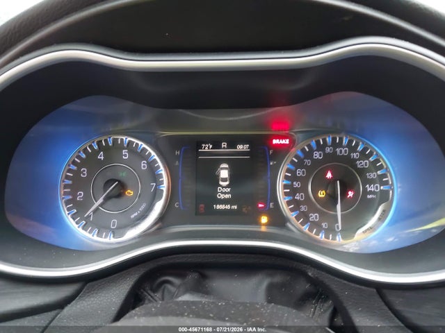 2015 Chrysler 200 Limited მანქანა იყიდება აუქციონზე, vin: 1C3CCCABXFN660777, აუქციონის ნომერი: 45671168