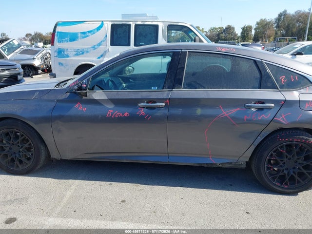 1HGCV1F97JA027784 Honda Accord Touring