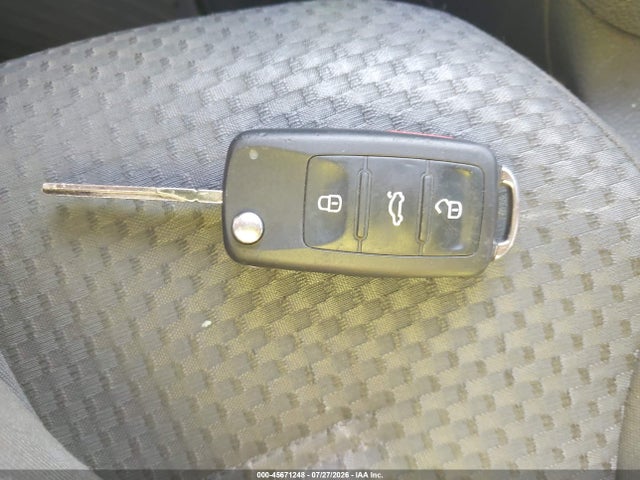 2013 Volkswagen Jetta 2.0l S მანქანა იყიდება აუქციონზე, vin: 3VW2K7AJXDM221608, აუქციონის ნომერი: 45671248