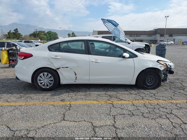 45671259 :رقم المزاد ، 3KPFK4A77HE043745 vin ، 2017 Kia Forte Lx مزاد بيع