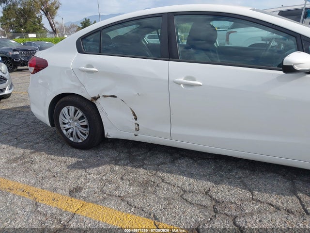 45671259 :رقم المزاد ، 3KPFK4A77HE043745 vin ، 2017 Kia Forte Lx مزاد بيع