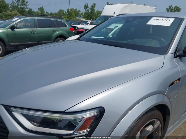 Продажа на аукционе авто 2022 Audi E-tron S Prestige Quattro, vin: WA1VCBGE2NB035588, номер лота: 45671315