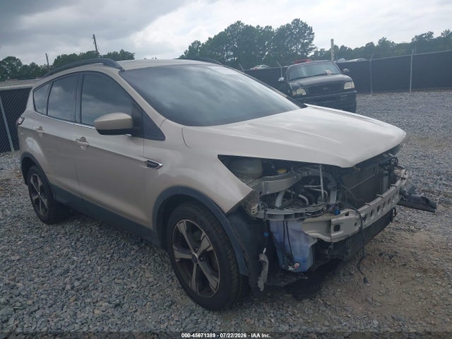 45671389 :رقم المزاد ، 1FMCU0HD1JUB19867 vin ، 2018 Ford Escape Sel مزاد بيع