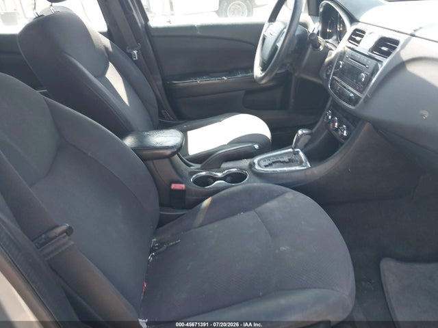 1C3CCBAB4EN122679 Chrysler 200 LX