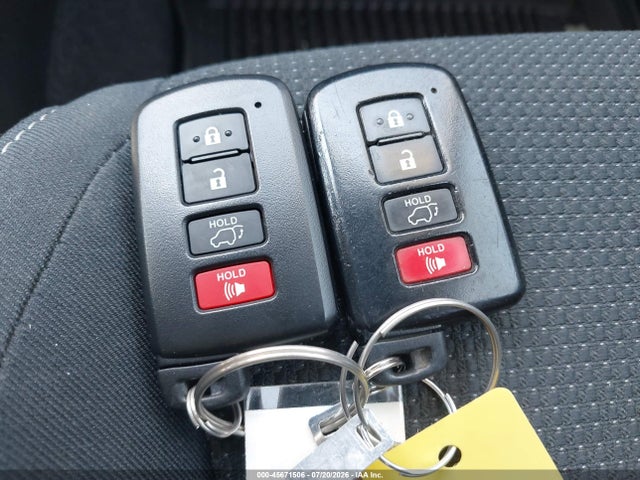 JTMRJREVXJD232936 Toyota Rav4 Hybrid Xle