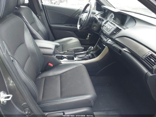 45671623 :رقم المزاد ، 1HGCR2F62HA062677 vin ، 2017 Honda Accord Sport مزاد بيع