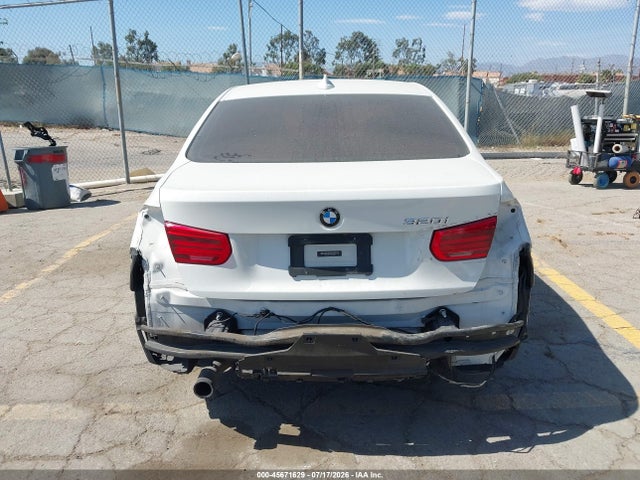 BMW 320i 2016 WBA8A9C51GK618824 Image 18