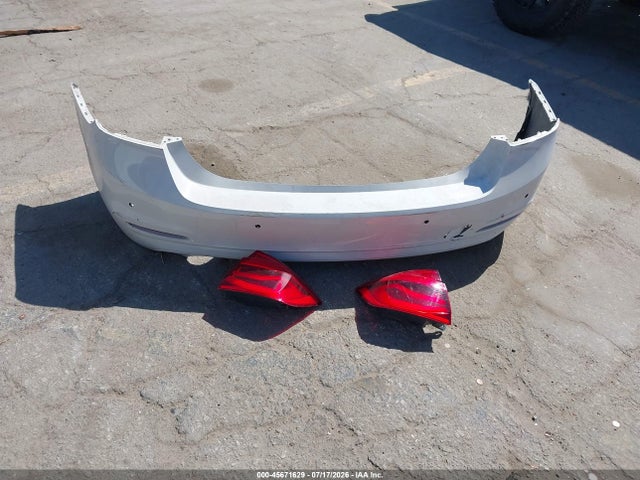 BMW 320i 2016 WBA8A9C51GK618824 Image 12