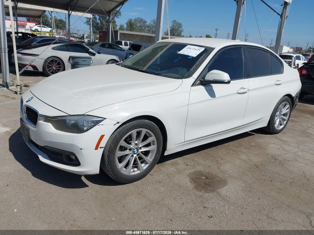 BMW 320i 2016 WBA8A9C51GK618824 Image 2