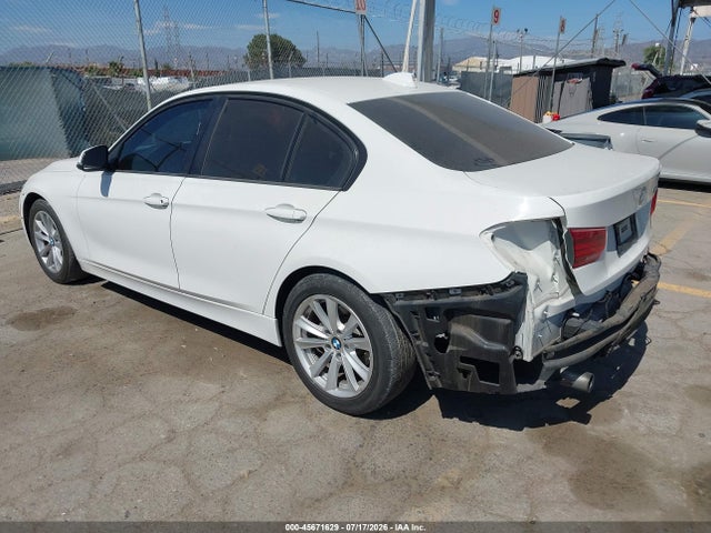 BMW 320i 2016 WBA8A9C51GK618824 Image 3