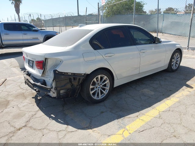 BMW 320i 2016 WBA8A9C51GK618824 Image 4
