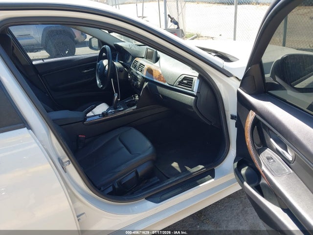 BMW 320i 2016 WBA8A9C51GK618824 Image 5
