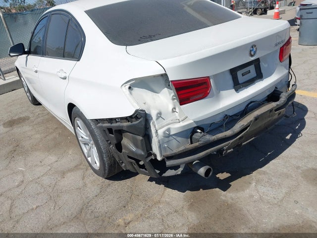 BMW 320i 2016 WBA8A9C51GK618824 Image 6