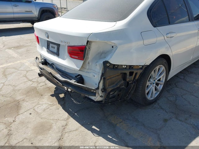 BMW 320i 2016 WBA8A9C51GK618824 Image 13