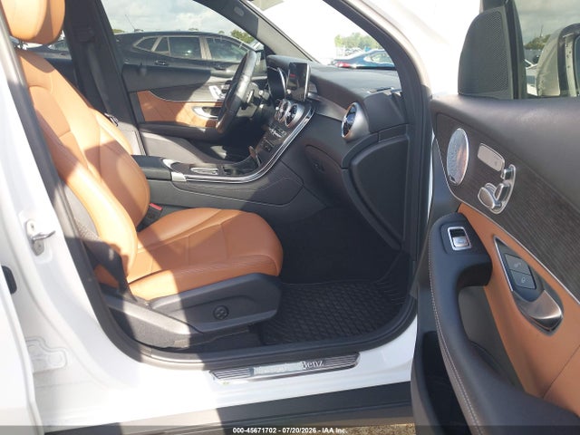 45671702 :رقم المزاد ، W1N0G8EB8MF896922 vin ، 2021 Mercedes-benz Glc 300 4matic Suv مزاد بيع