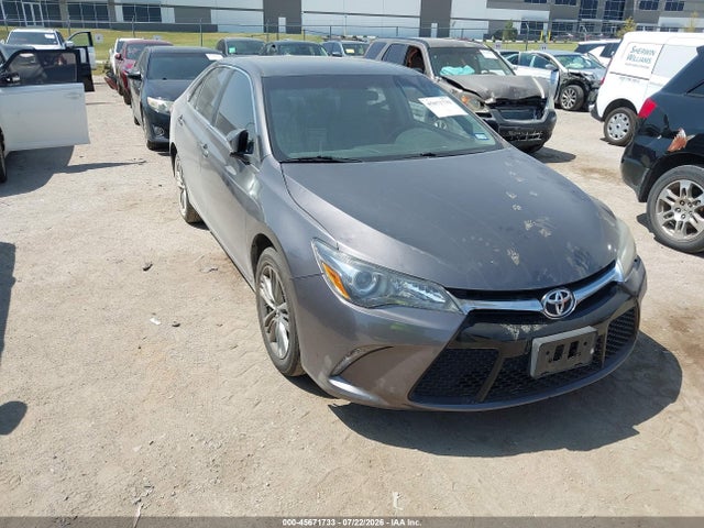 45671733 :رقم المزاد ، 4T1BF1FK9HU626975 vin ، 2017 Toyota Camry Se مزاد بيع