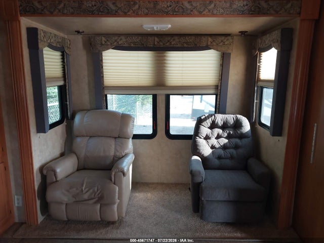 2009 Forest River Cedar Creek 30 Lsa მანქანა იყიდება აუქციონზე, vin: 4X4FCRF289S201798, აუქციონის ნომერი: 45671747