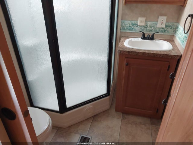 2009 Forest River Cedar Creek 30 Lsa მანქანა იყიდება აუქციონზე, vin: 4X4FCRF289S201798, აუქციონის ნომერი: 45671747