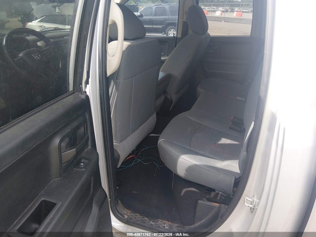 45671762 :رقم المزاد ، 1C6RR6FG2JS337285 vin ، 2018 Ram 1500 Express  4x2 6'4 Box مزاد بيع