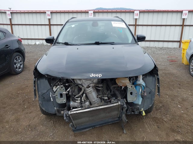 3C4NJCBB7JT233607 Jeep Compass Latitude Fwd