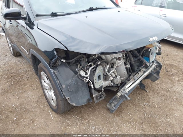 3C4NJCBB7JT233607 Jeep Compass Latitude Fwd