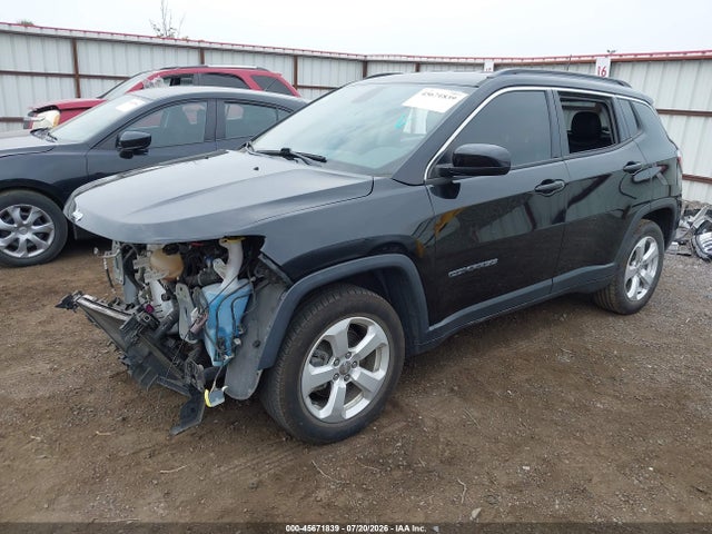 3C4NJCBB7JT233607 Jeep Compass Latitude Fwd