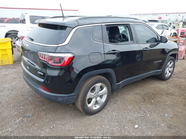 3C4NJCBB7JT233607 Jeep Compass Latitude Fwd