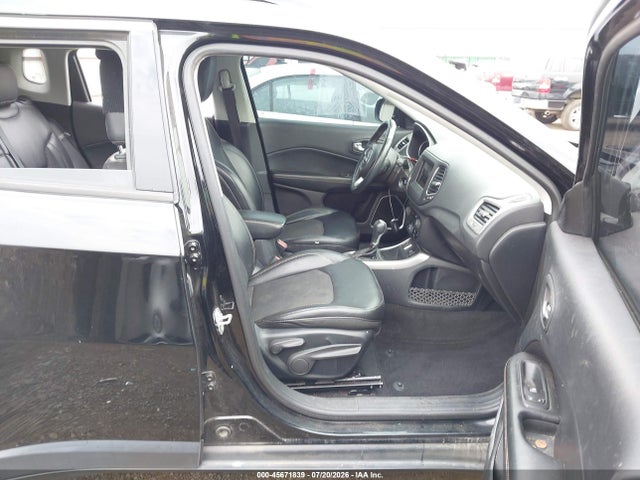 3C4NJCBB7JT233607 Jeep Compass Latitude Fwd