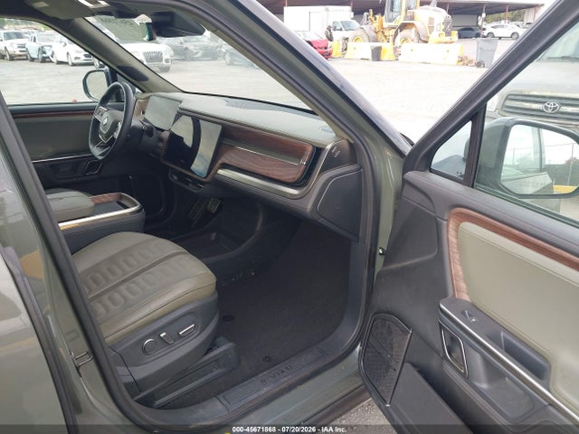 Продажа на аукционе авто 2023 Rivian R1s Launch Edition, vin: 7PDSGABL6PN000530, номер лота: 45671868