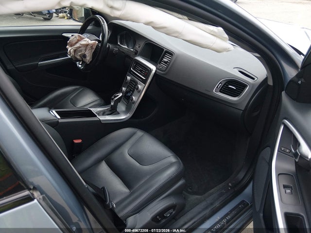 45672208 :رقم المزاد ، YV440MWKXH1038596 vin ، 2017 Volvo V60 Cross Country T5 مزاد بيع
